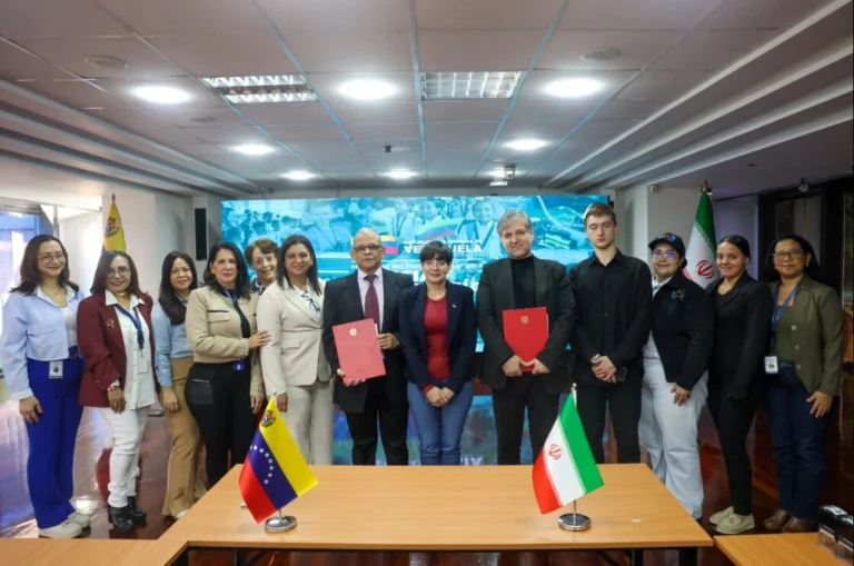 Venezuela and Iran Sign Agreement to Produce Medical Equipment
