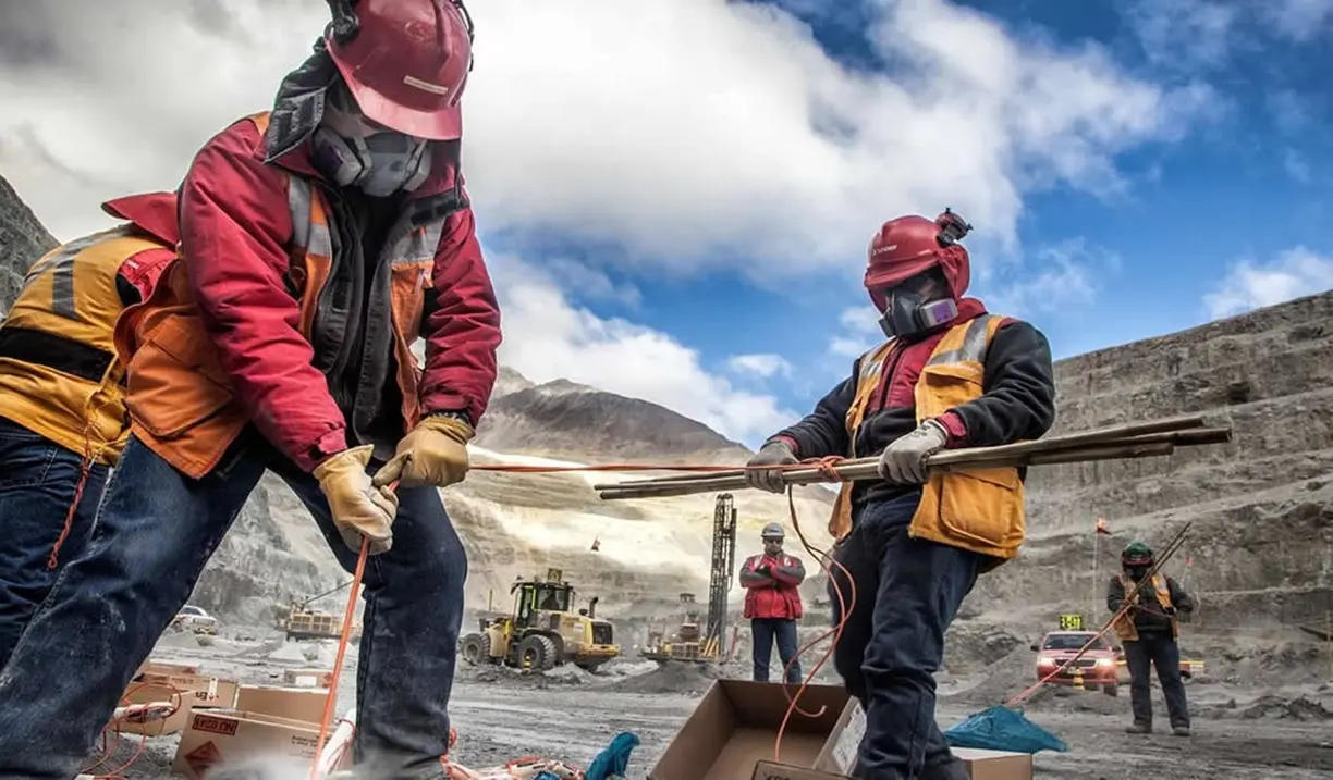 Peruvian Congress Approves Extension of Mining Formalization Process