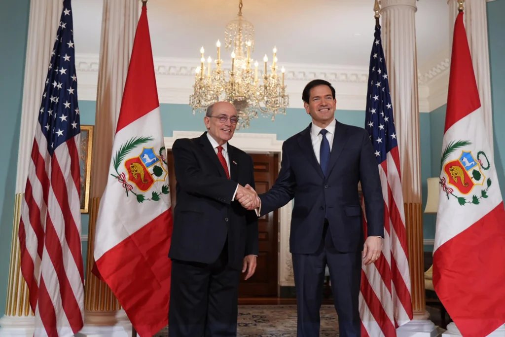 Peruvian Foreign Minister Hugo de Zela confirmed that the government of Donald Trump notified the US Congress of its intention to designate Peru as a "major non-NATO ally". Photo: EFE.