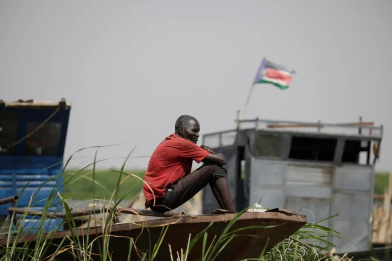 The report is based on interviews conducted in July 2025 with 155 survivors and witnesses who fled to Chad. Photo: EFE.