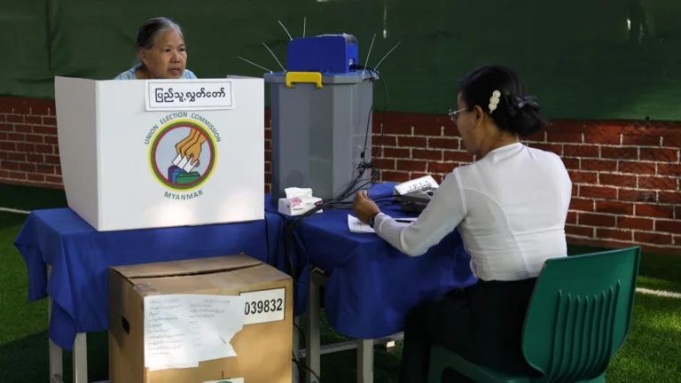 Myanmar holds third and final phase of general elections. Photo: EFE.