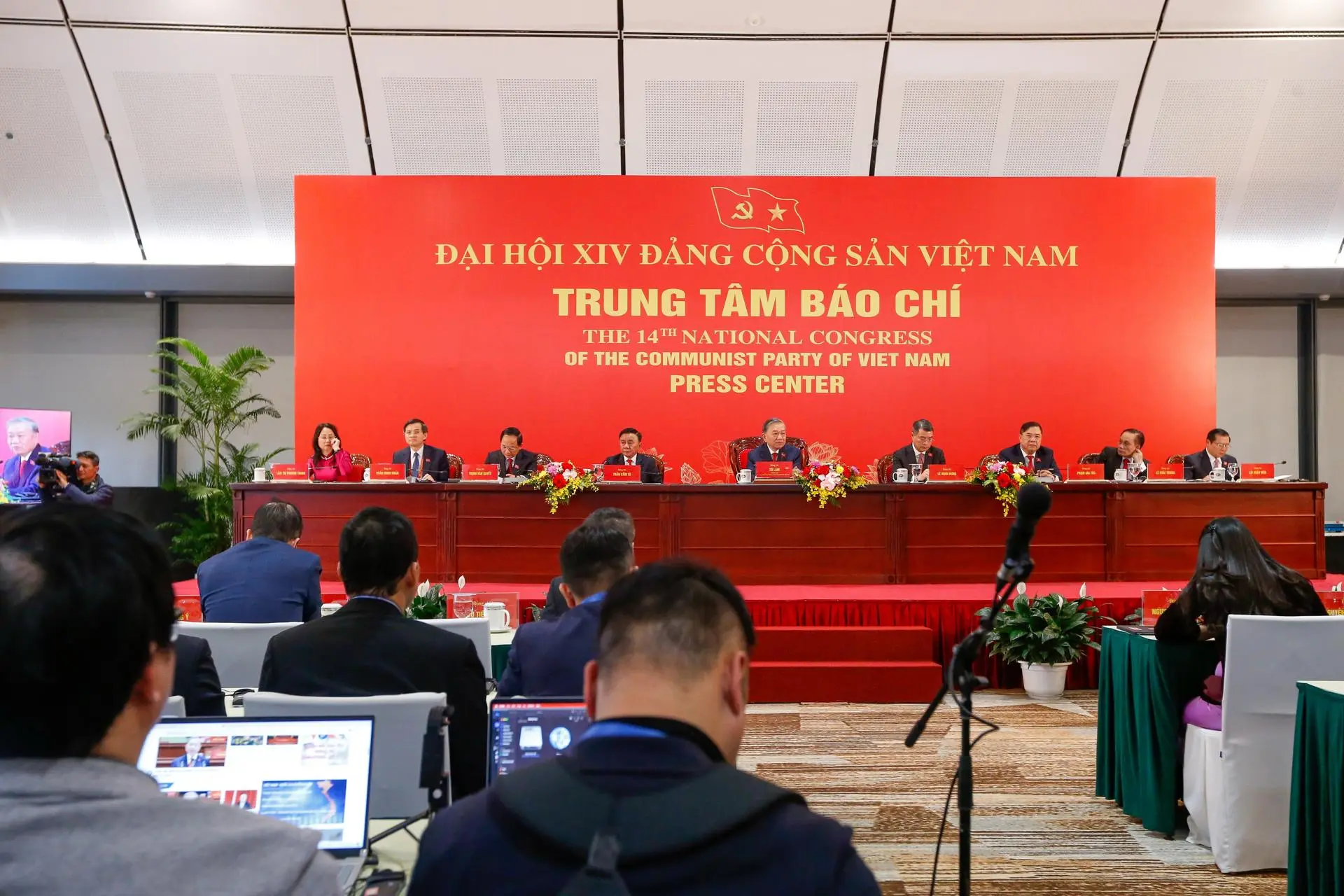 Vietnam Sets 10% Yearly Growth Target at Communist Party Congress