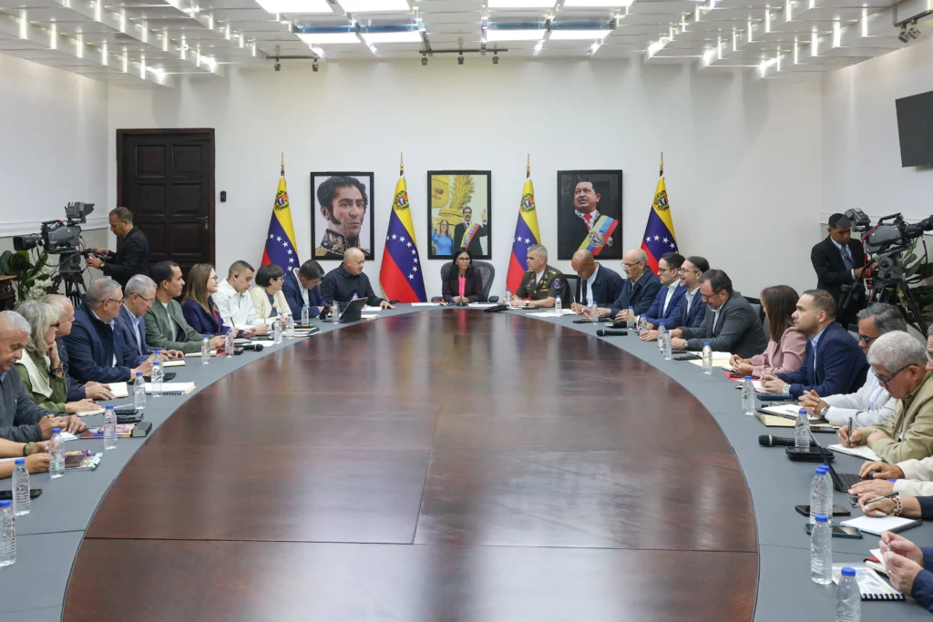 Acting President Leads Cabinet Meeting for Economic Development and Peace in Venezuela