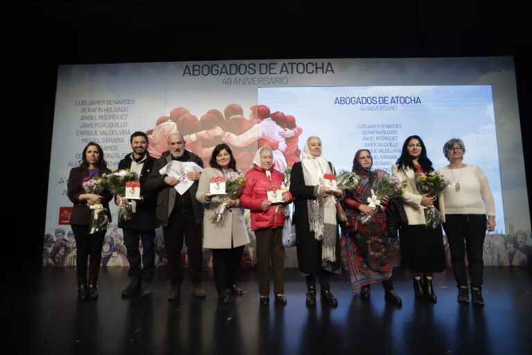 The Mothers of Plaza de Mayo and Grandmothers of Plaza de Mayo were honored by the Lawyers Foundation of Atocha. Photo: Lawyers Foundation of Atocha.