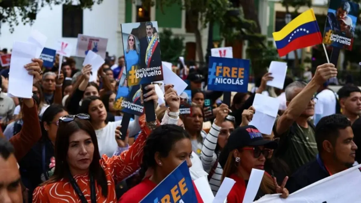 Thousands Rally in Caracas in Solidarity With President Maduro