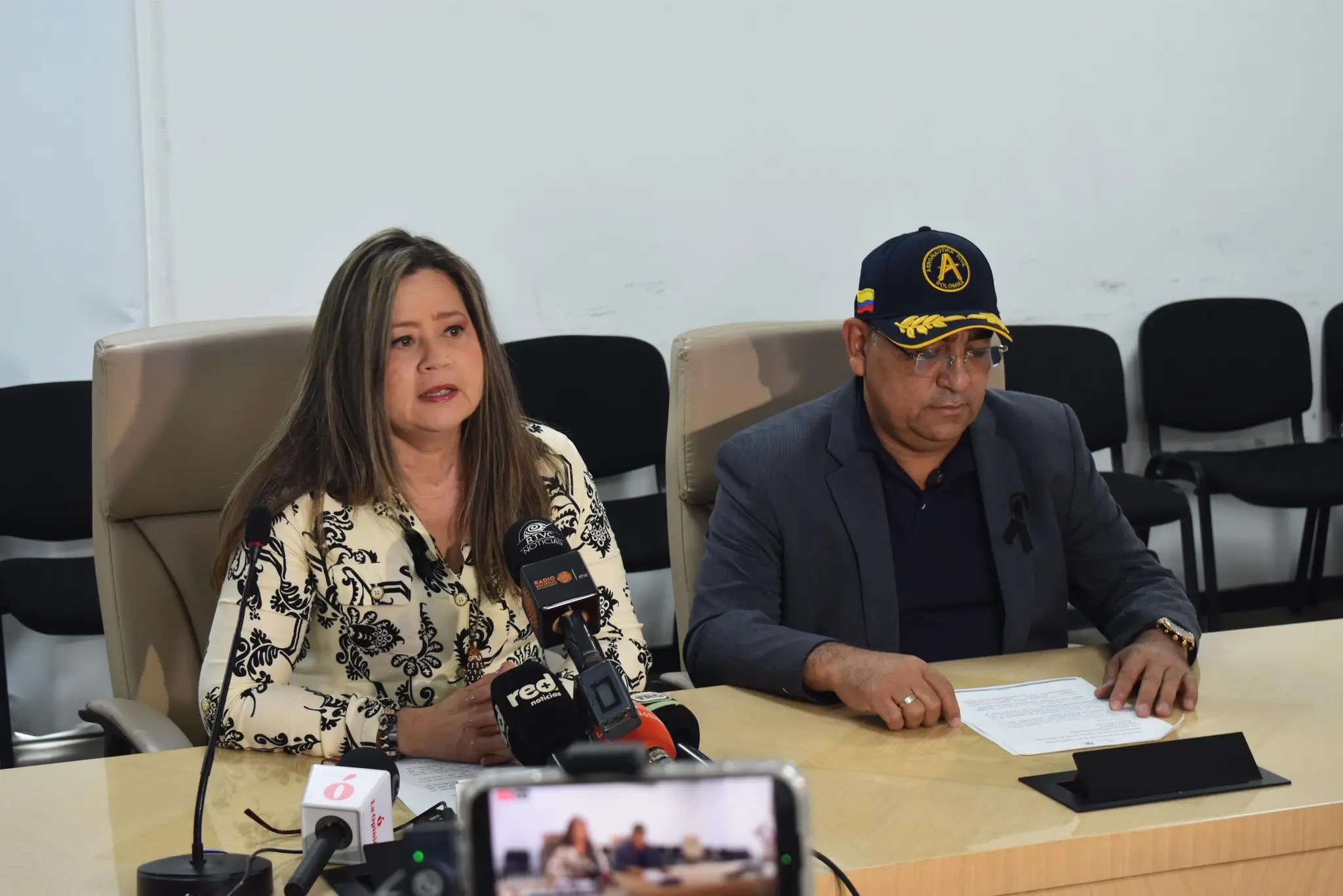 Colombian Minister of Transportation Maria Rojas and Chief of the Civil Aviation Authority Luis Martinez addressing the Satena aircraft crash. Photo: X/ @MinTransporteCo