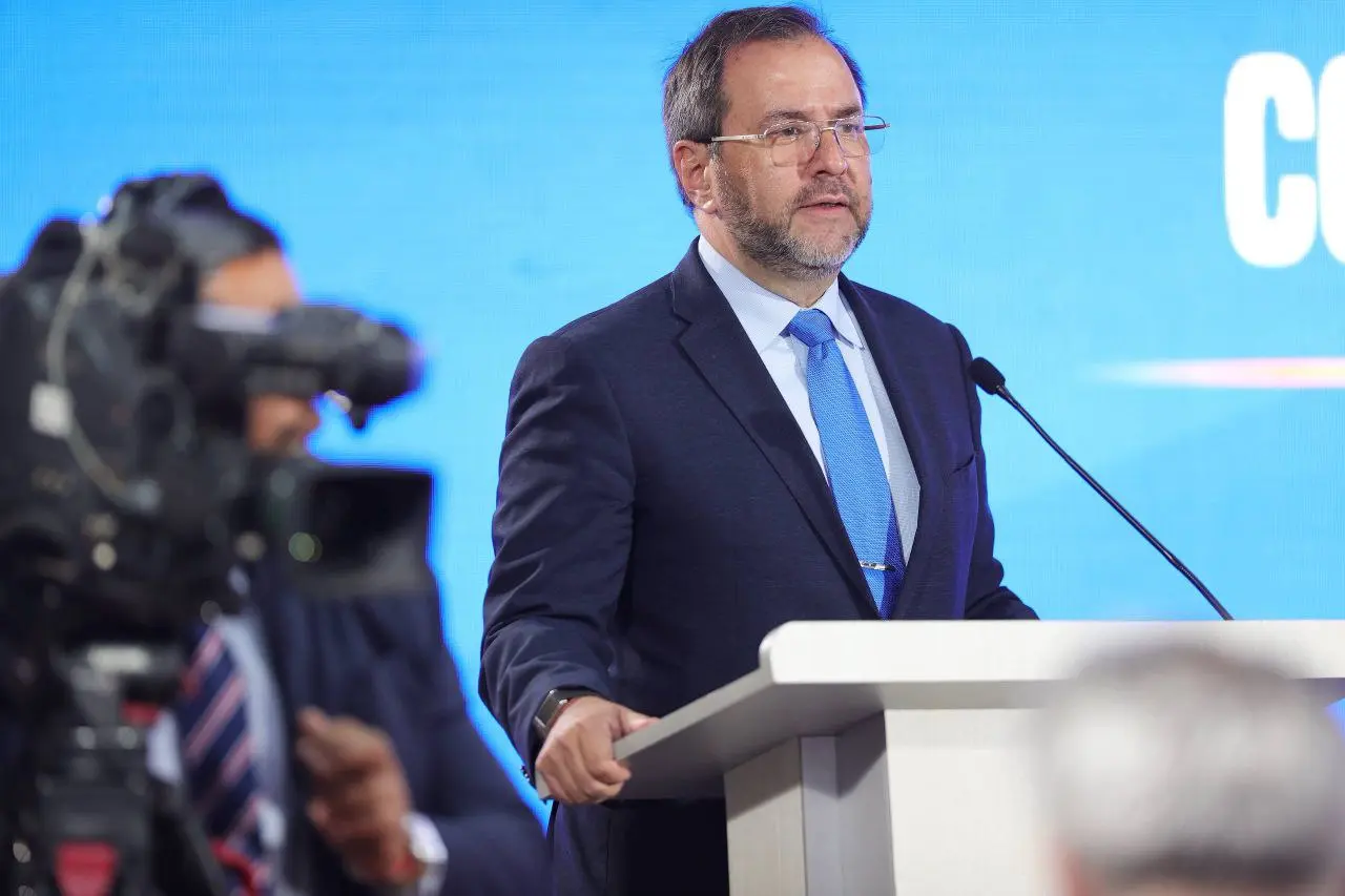 Venezuela Strengthens Security Alliances With Netherlands and Russia