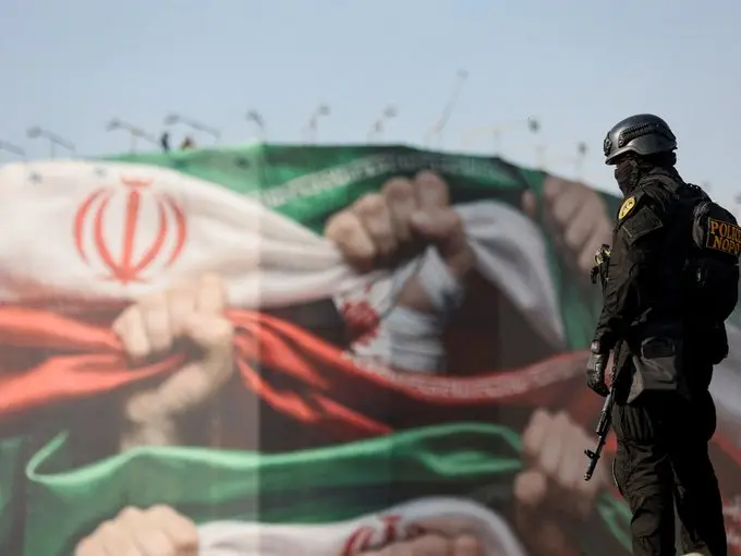 Iran warns of strikes on U.S. bases