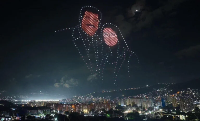 5 Powerful Messages: Venezuela Drone Show Demands Maduro’s Release in Night of Defiance