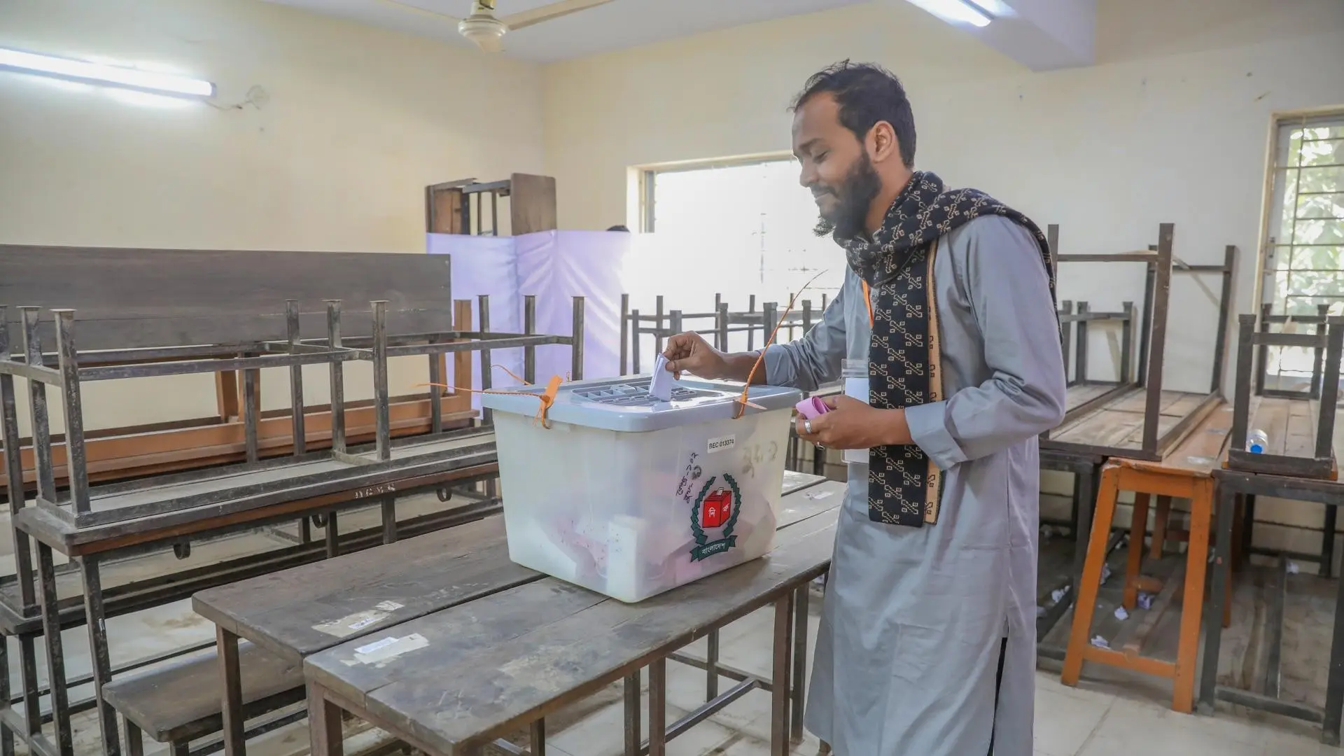 Bangladesh Holds First Post-Uprising General Elections