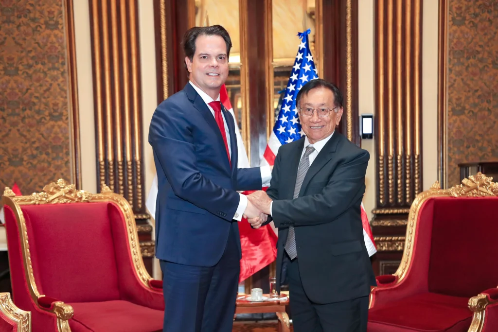 Peru’s New Interim President Meets U.S. Ambassador to Strengthen Collaboration