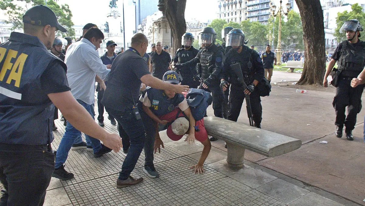 Argentine Police Crack Down on Protesters as Senate Passes Labor Reform