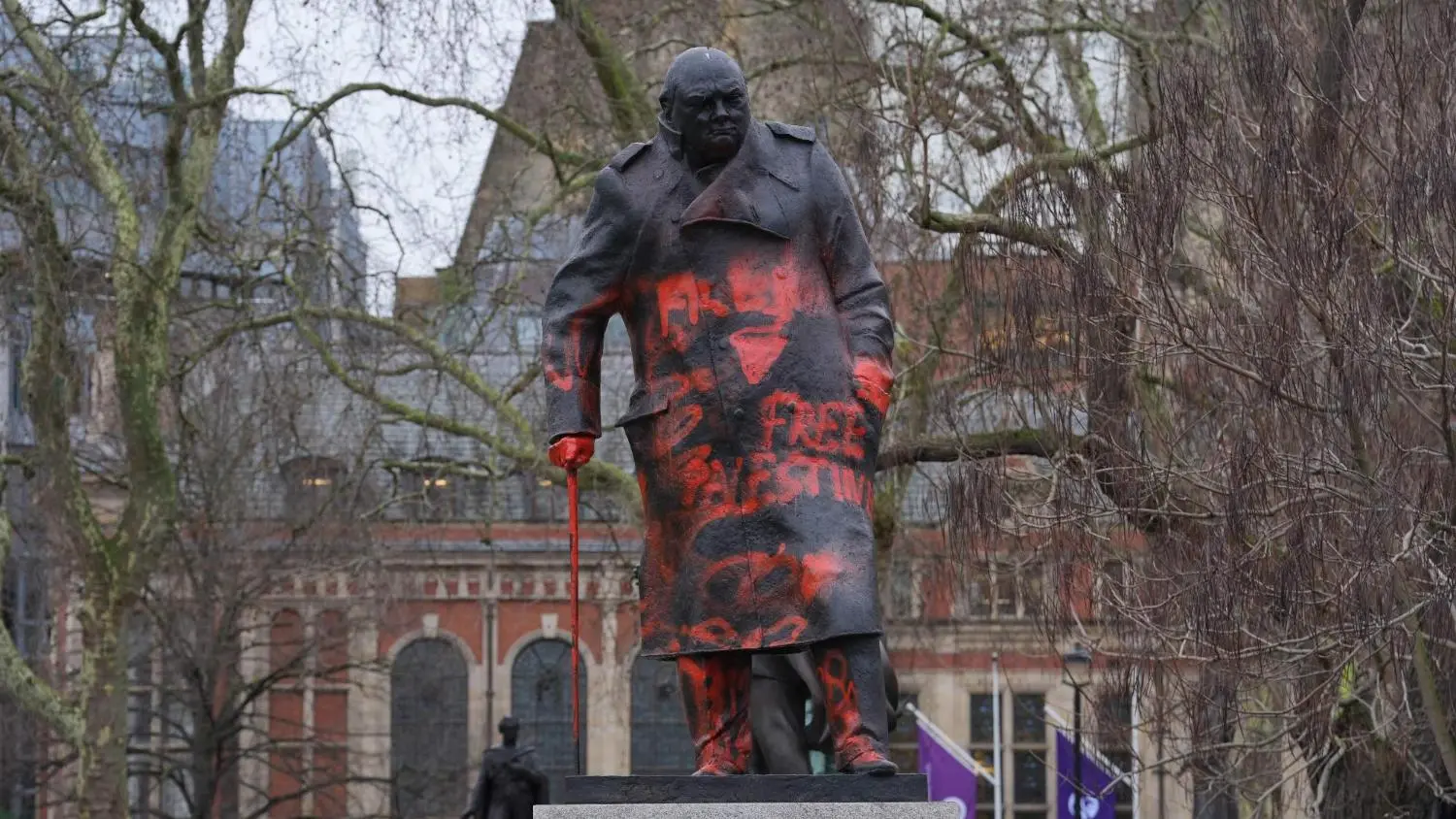 Man Paints Churchill’s Statue in London with Pro-Palestine Slogans