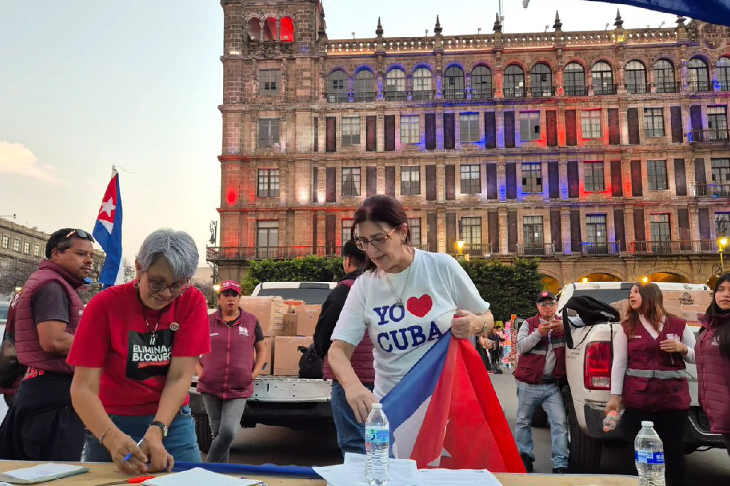 The massive campaign culminated this Monday with the collection of more than 200 tons of food and supplies for Cuba. Photo: Infopoder.