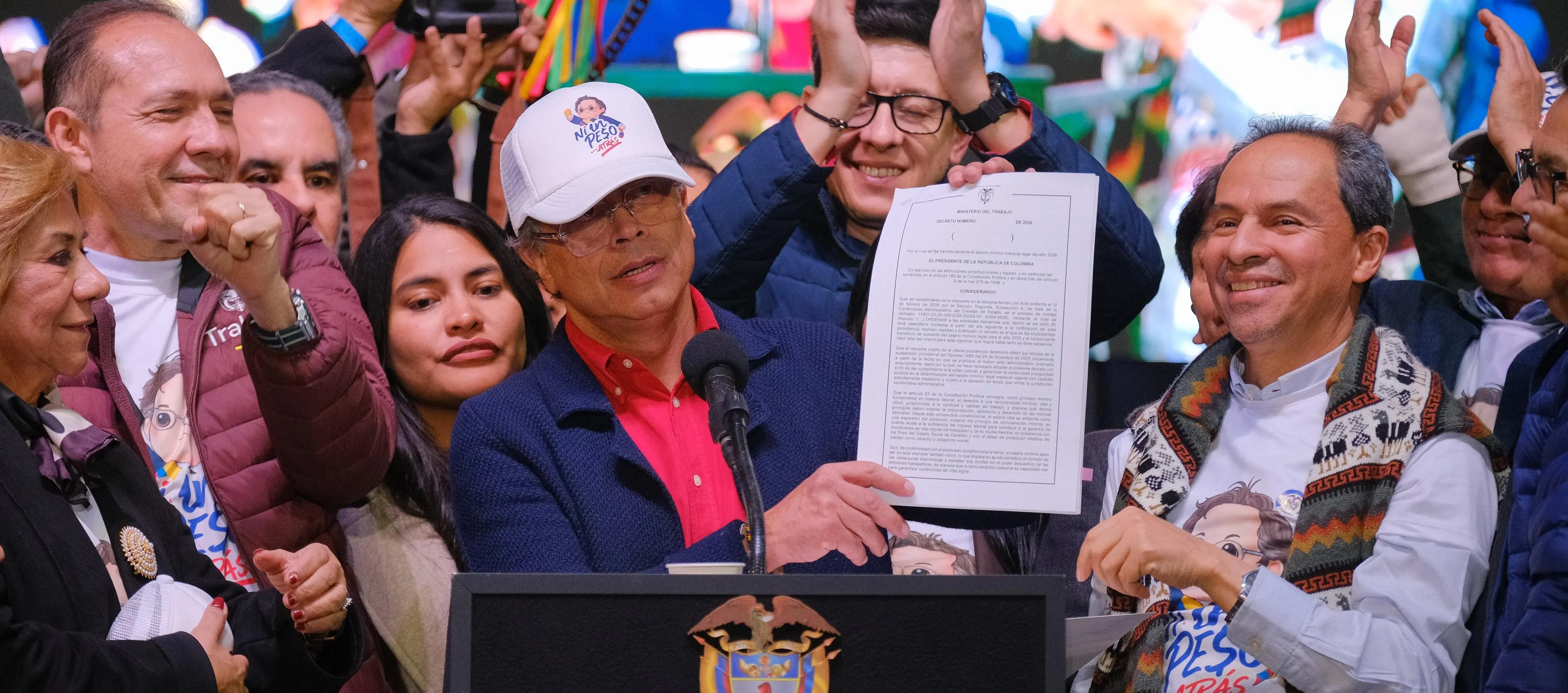 President Gustavo Petro signs a new decree maintaining the 23.7% minimum wage increase in Bogotá.