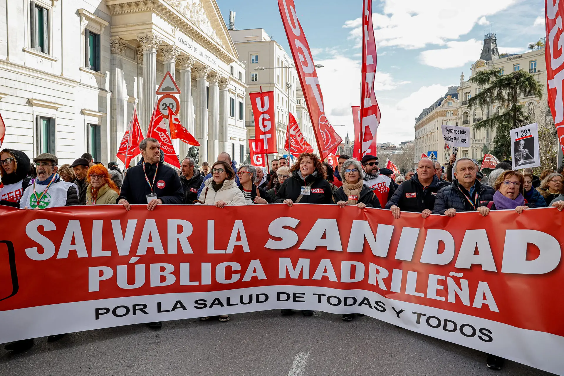 Thousands March in Madrid to Defend Public Healthcare, Protest Ayuso Policies