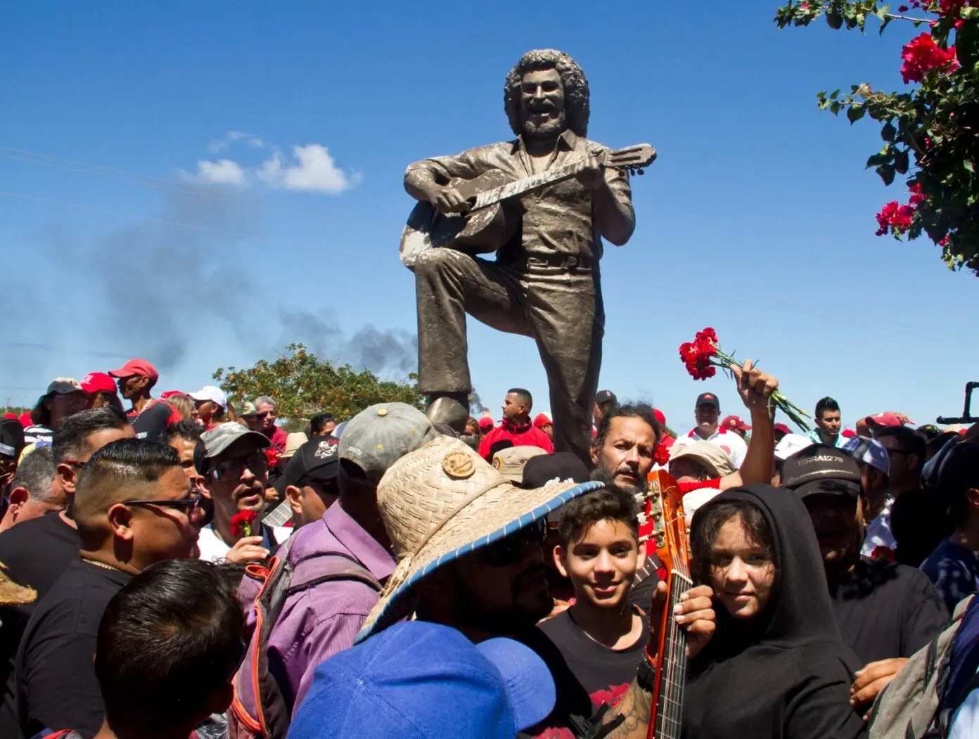 Venezuela Honors Ali Primera’s Legacy In a New March of the Carnations
