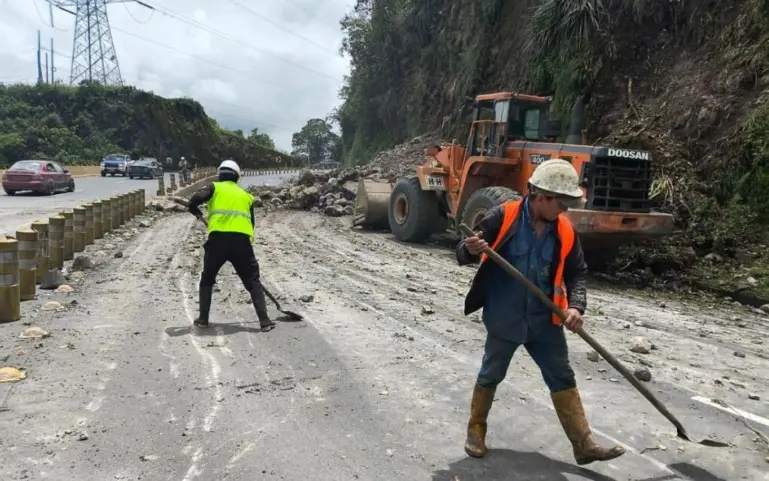 Ecuador Maintains Red Alert Across Six Regions as Heavy Rains Persist