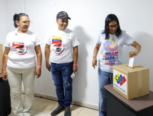 The Acting President participated in the simulation in the Santa Rosalía Parish in Caracas, where she highlighted the work to improve the electoral process. Photo: Venezuelan Presidential Press.