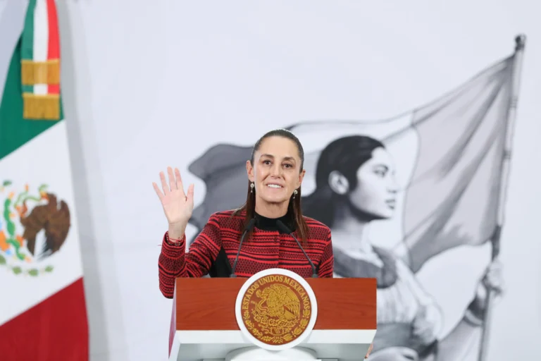 "Solidarity aid is one thing and trade agreements we have with Cuba are another, and that also has to do with the shipment of oil", the Mexican President affirmed. Photo: EFE.