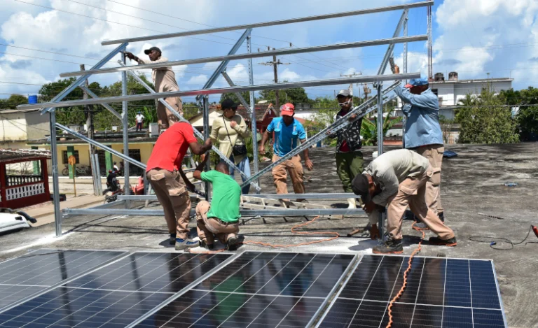 Beyond the hospital network of more than 280 hospitals and 430 polyclinics, the project will also reach some 2,000 homes in isolated rural areas that historically lack stable access to electricity. Photo: Adelante Newspaper.