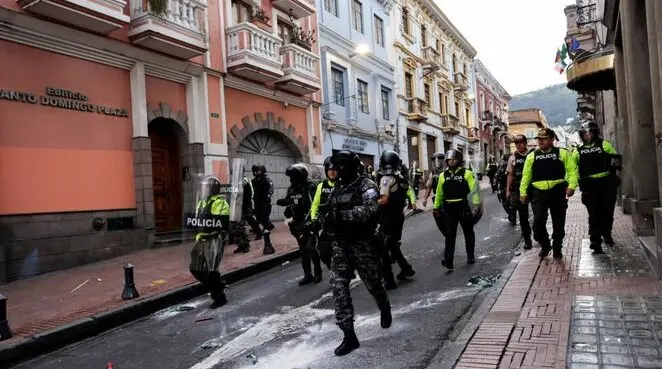Security forces deploy across Ecuador as authorities impose curfews and launch anti-crime operations.