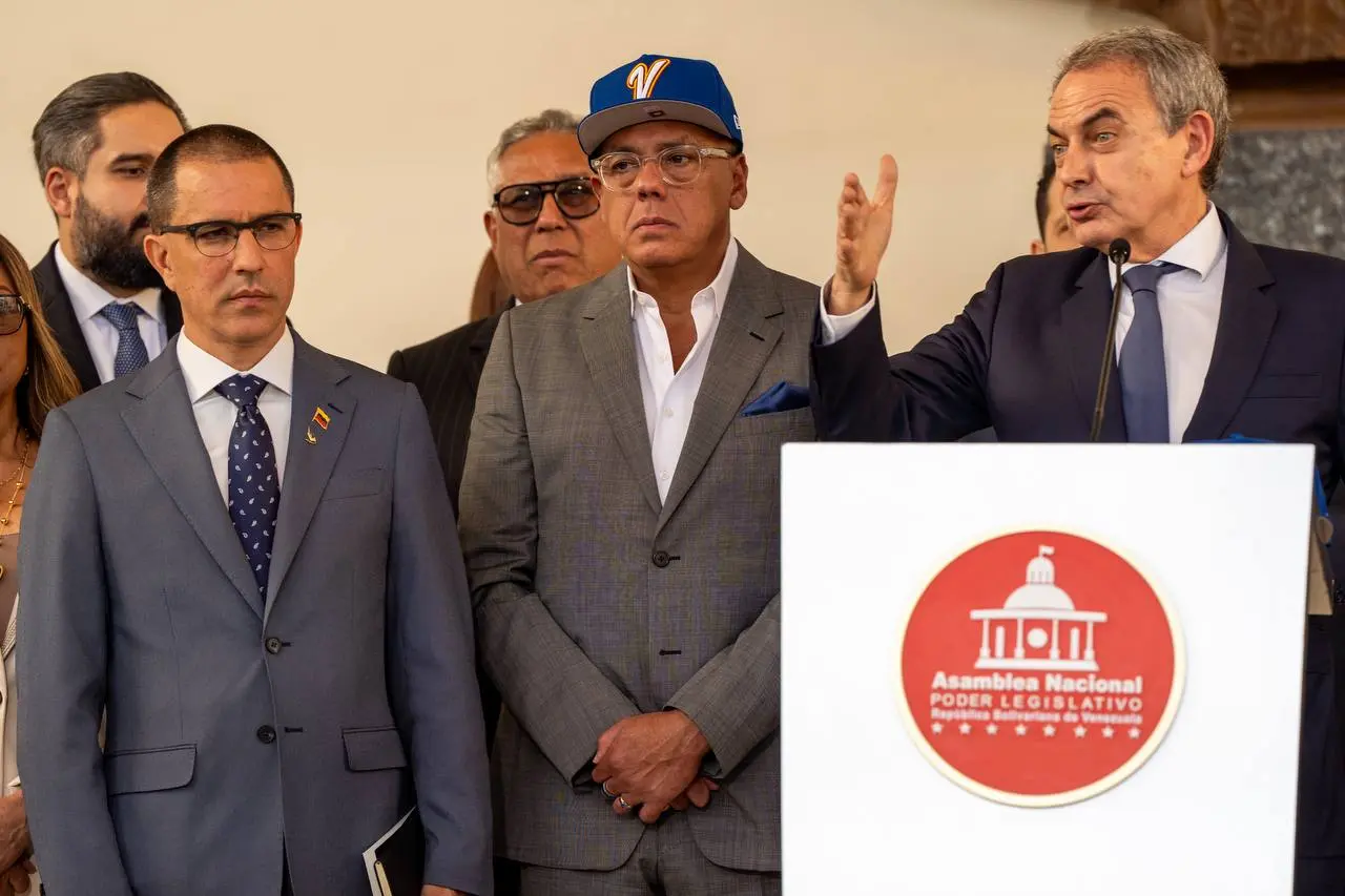 "Certainly, nothing is more exciting, more just, more legitimate and better remembered than to have contributed to peace. Peace is the task", urged the former head of the Spanish Government. Photo: Venezuelan National Assembly.