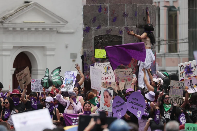 Demonstration in Euador during International Women's Day. Photo: EFE.