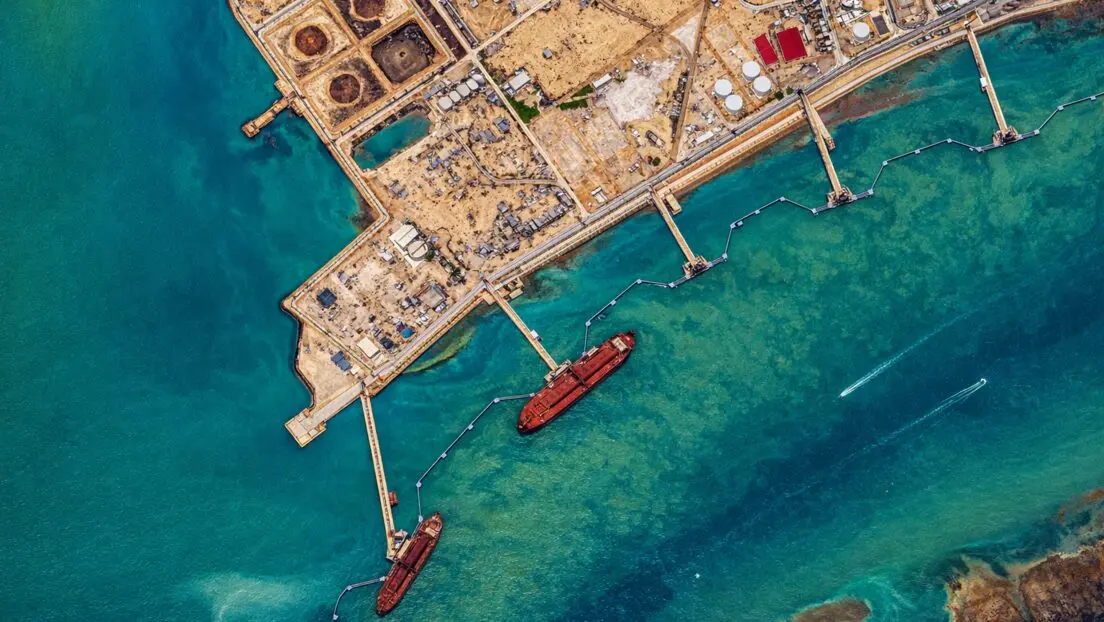 US lifts Iranian oil sanctions releasing 140 million barrels during war