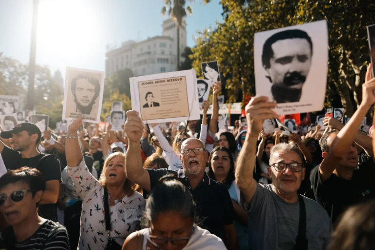 Unitary marches were held in all the provinces of the country under the same slogan: "Tell us where they are". Photo: EFE.