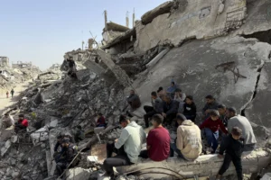 Amidst the escalating of deaths, military operations persist, accompanied by numerous reports of ceasefire violations. Photo: EFE.