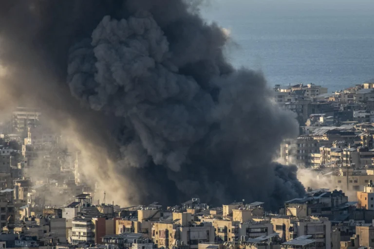 Israeli strike in Beirut. Photo: EFE.