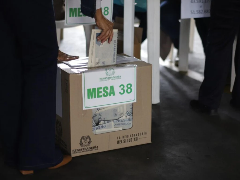 Colombians abroad will be able to vote in their consulates 8 days before the election day. Photo: ColPrensa.
