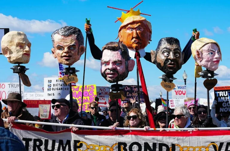 Protesters gather in U.S. cities against federal policies. Photo: Almaplutv