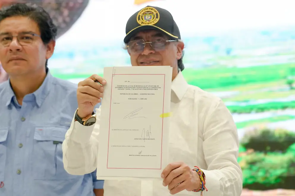The new legislation, which amends Law 270 of 1996 on the administration of justice, establishes a new institutional legal context for agrarian conflicts to be resolved by specialized judges, with a technical approach and greater proximity to rural communities. Photo: Colombian Presidency.