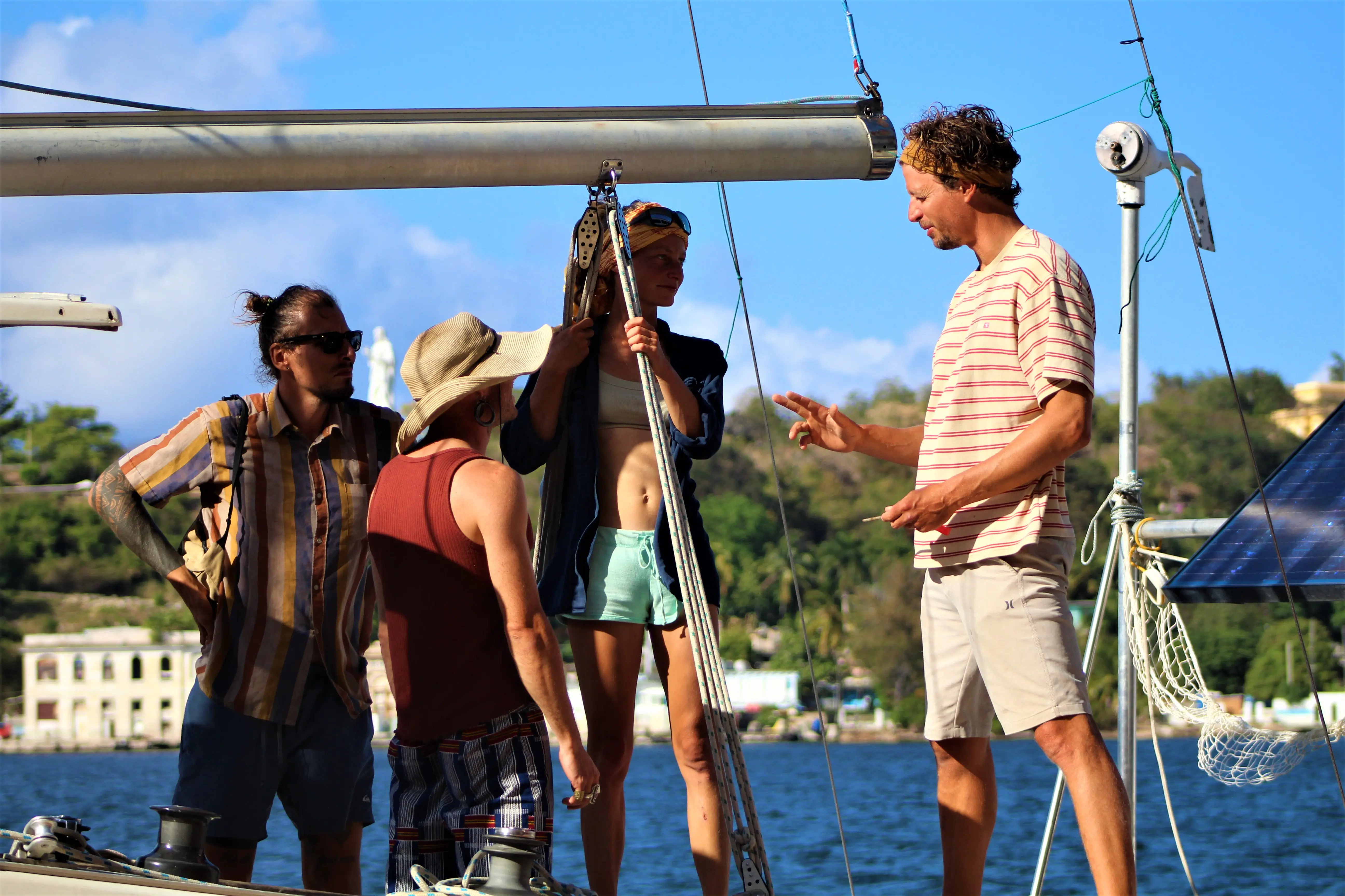 Sailboats from Mexico arrive Cuba.