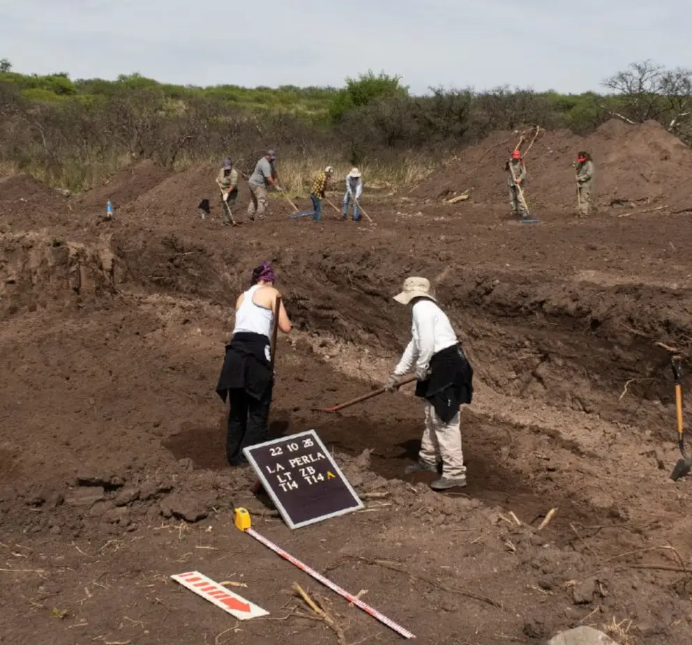 The discovery of 12 bodies in La Perla challenges the oblivion of a genocide that left a balance of 30,000 disappeared people. Photo: Argentinean Forensic Anthropology Team.