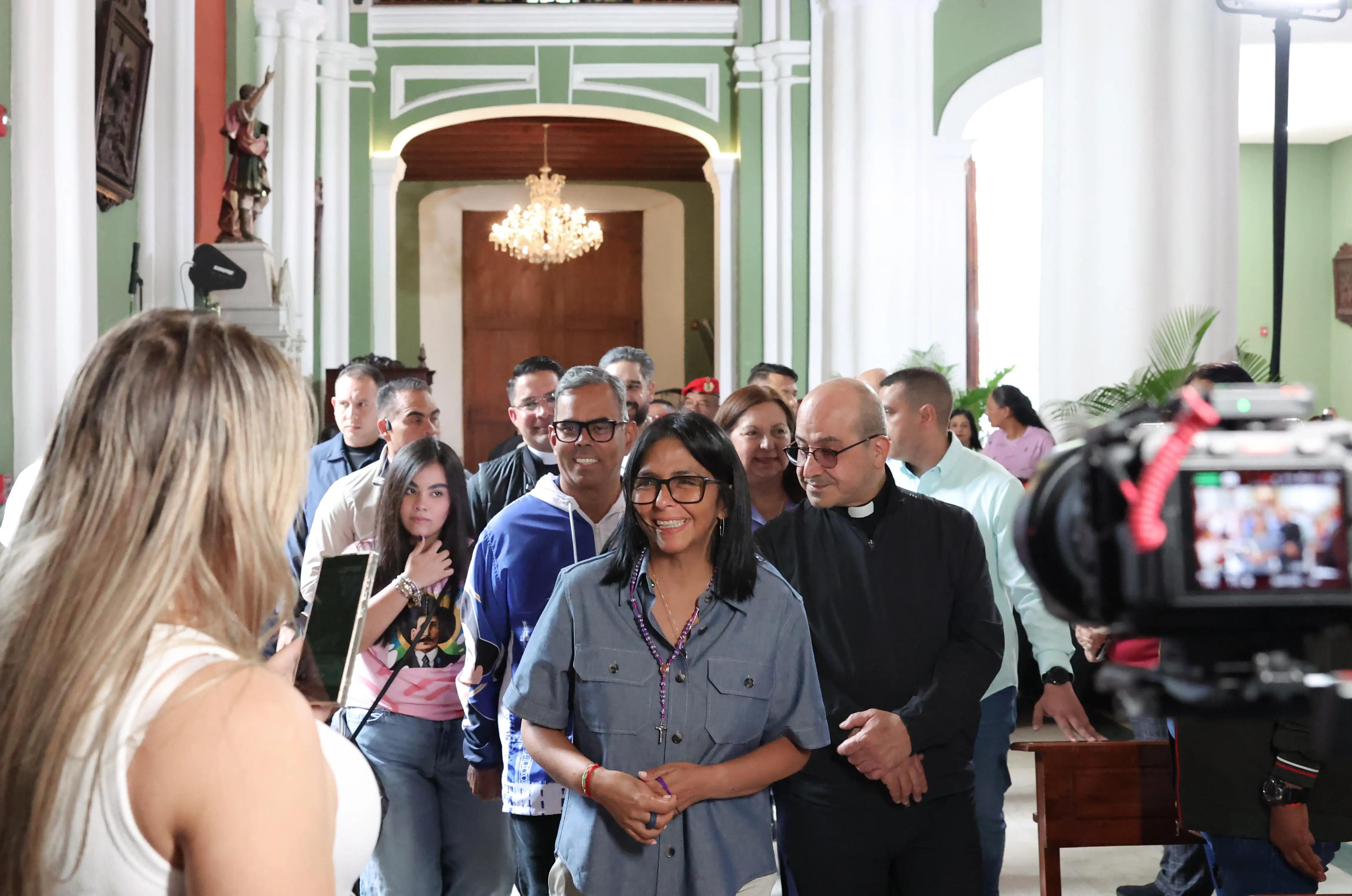 In a meeting held with the Catholic congregation, Delcy Rodríguez called for a peaceful coexistence. Photo: Venezuelan Presidential Press.