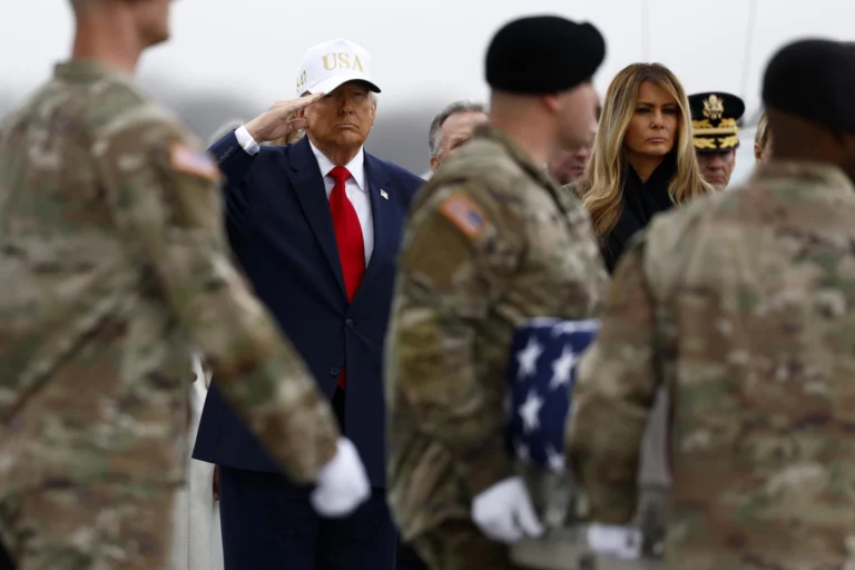 (FILE) U.S. President Donald Trump salutes as a U.S. Army carry team moves a flag-draped transfer case containing the remains of Sergeant 1st Class Noah Tietjens during a transfer of six fallen U.S. service members at Dover Air Force Base in Dover. Photo: EFE.
