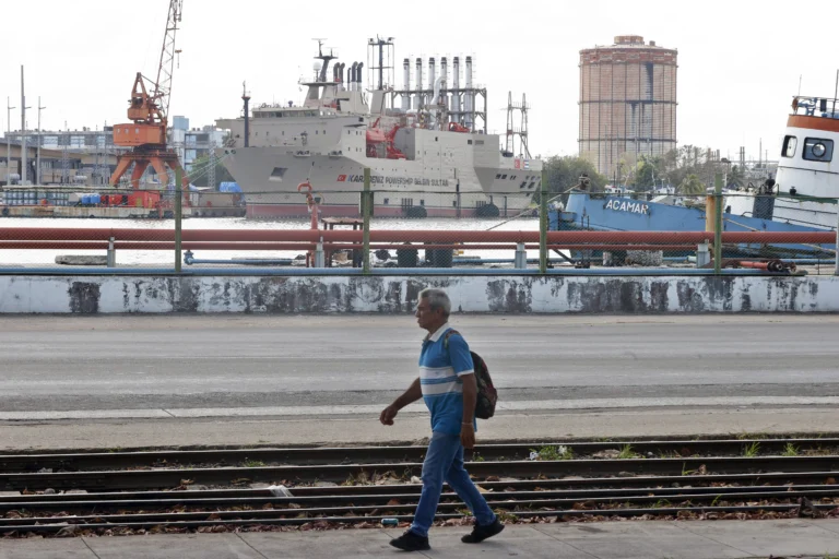 The energy crisis in Cuba has become severely acute in recent weeks due to financial and trade restrictions imposed by the U.S. government. Photo: EFE.
