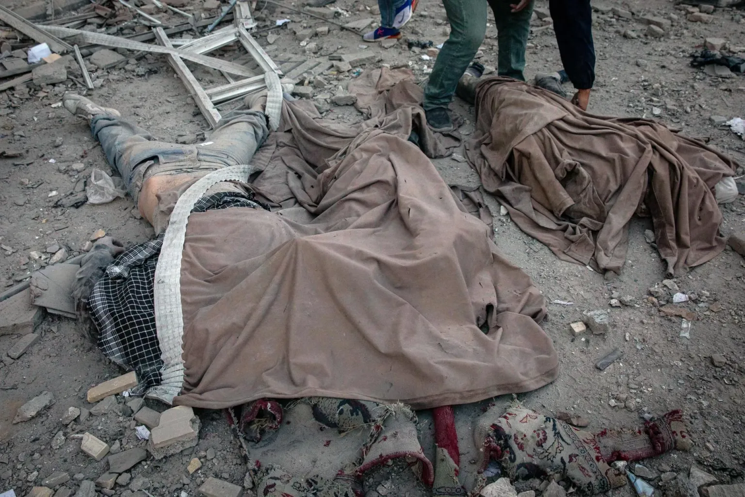 Casualties reported as building collapses following attack in Tehran's Enghelab Square. Photo: EFE.