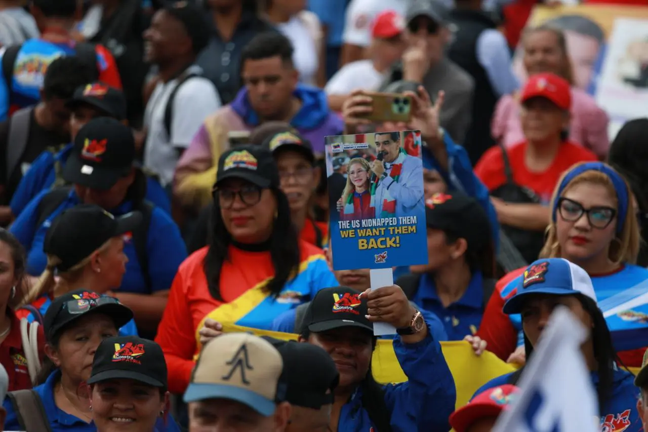 Venezuelan people participated in a new massive march across the country, defending their sovereignty. Photos: @ricardomalik12/teleSUR.
