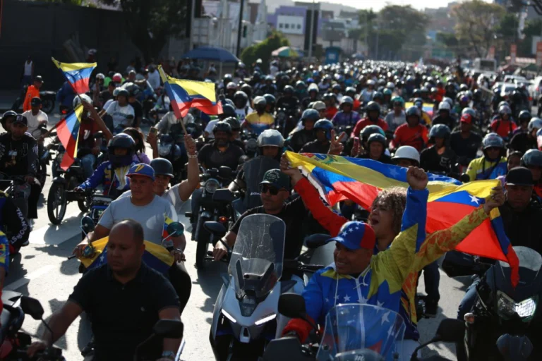 The Venezuelan people joyfully celebrate their first title in the World Baseball Classic, with caravans and concerts across the country after a triumph that is patriotic pride. Photo: Ricardo Malik/ teleSUR.