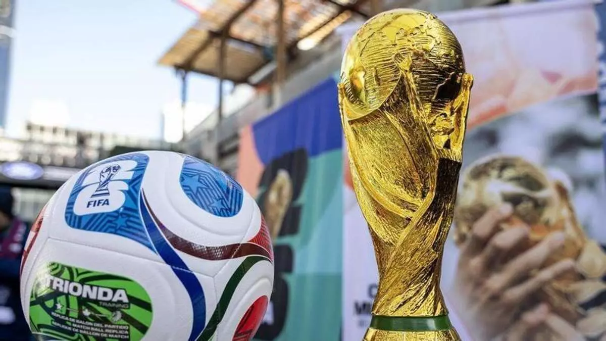 The official ball and trophy of the FIFA World Cup 2026. Photo: Europa Press.