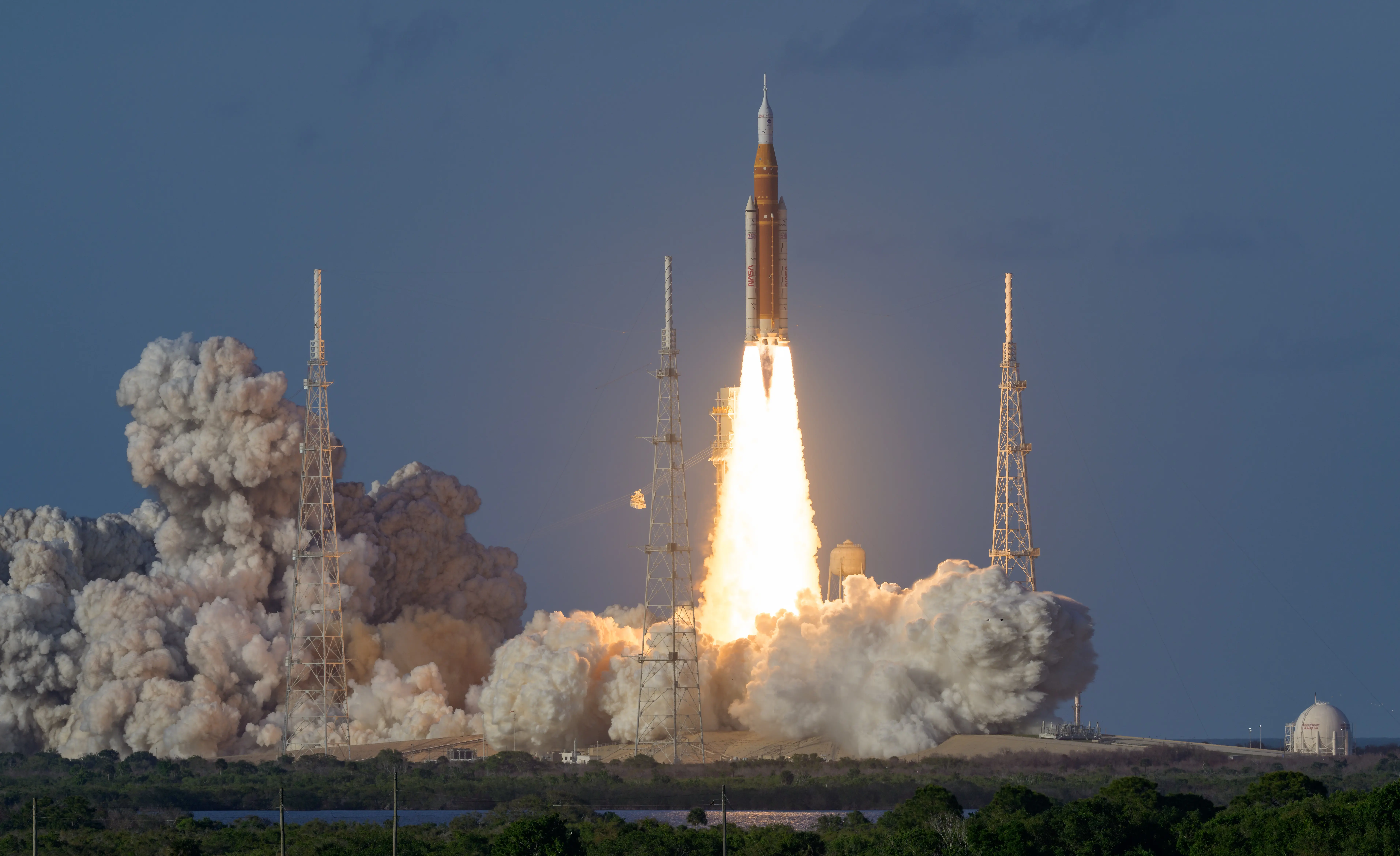 Orion spacecraft advances toward the Moon after completing translunar injection maneuver. Photo: NASA