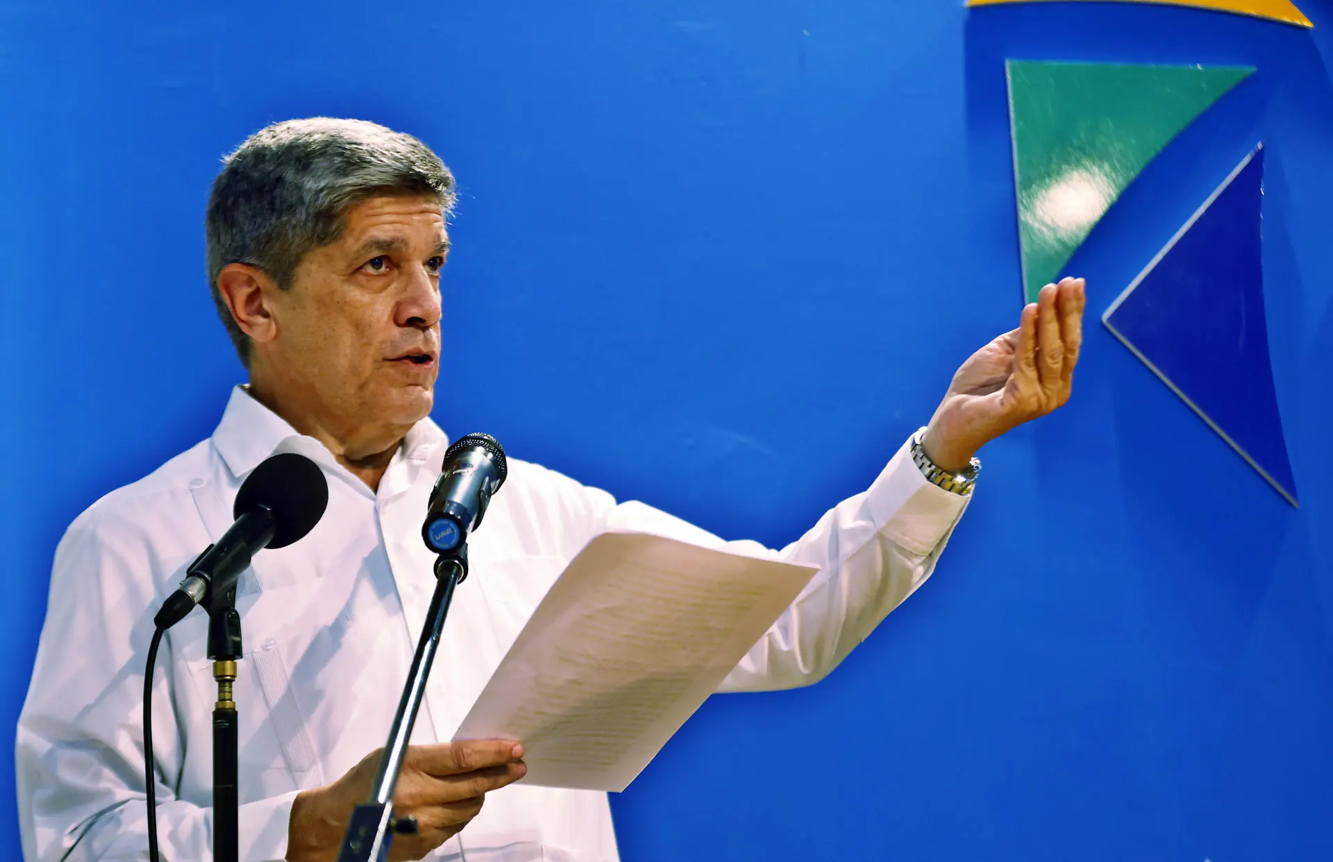 (FILE) "Even recognizing the technological challenges of the national electricity system", it is not possible to hide the criminal effect of the blockade, emphasized the Cuban official. Photo: EFE.