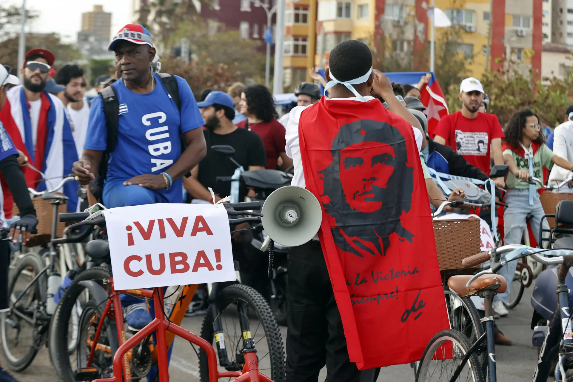 The Anti-imperialist Youth Parade "Here, with Fidel" reaffirmed the commitment of Cuban students and young workers to the continuity of the socialist project and national sovereignty. Photo: EFE.