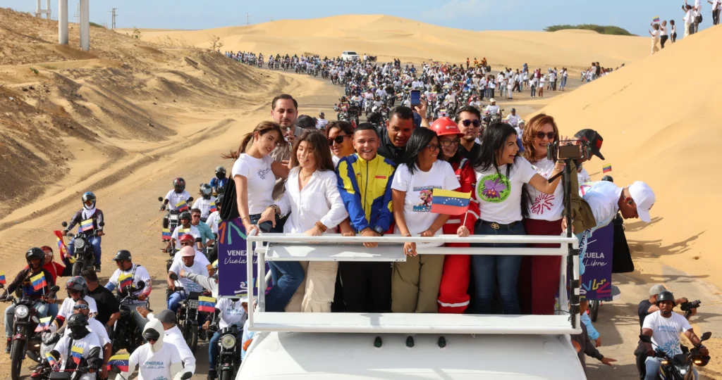 With cultural activities and various social sectors, the national pilgrimage for a Venezuela without sanctions and in peace was continued in Falcon. Photo: Venezuelan Presidential Press.