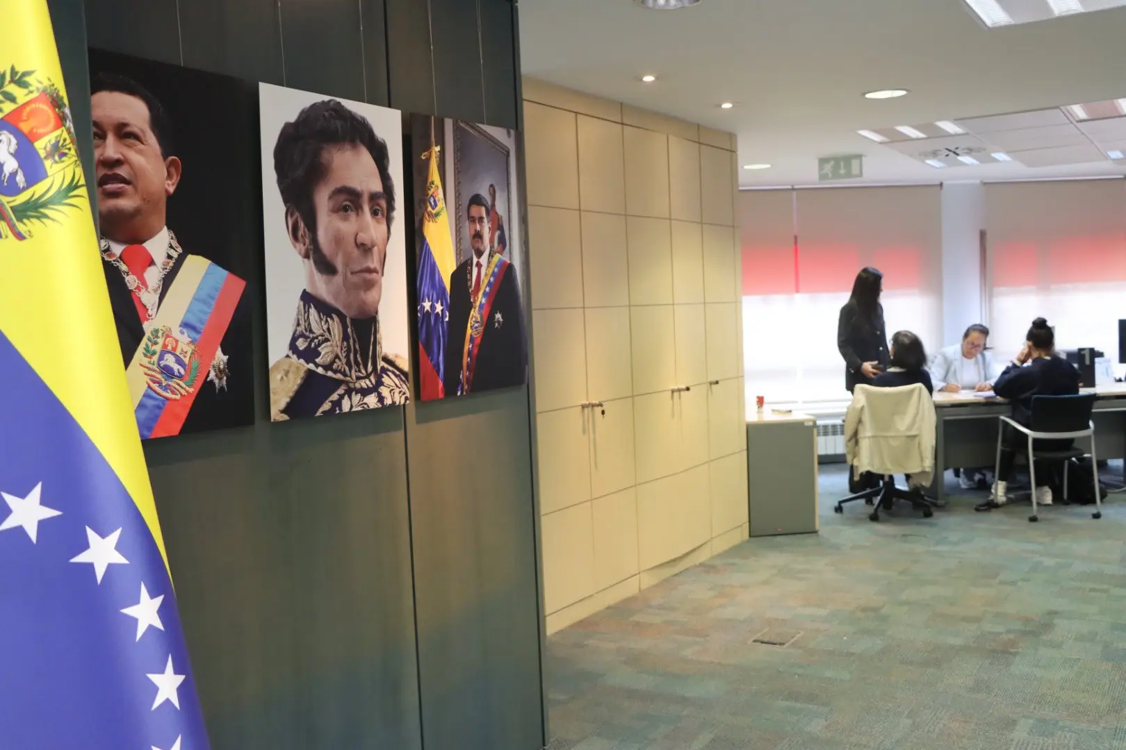 Venezuelan Embassy in Madrid Demands Respect After Singer Carlos Baute’s Dehumanizing Remarks