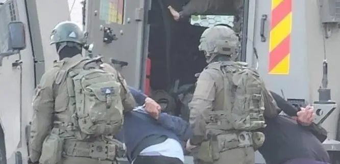 Israeli occupation forces abduct two Palestinians in the town of Silwad, east of Ramallah. Photo: QNN.